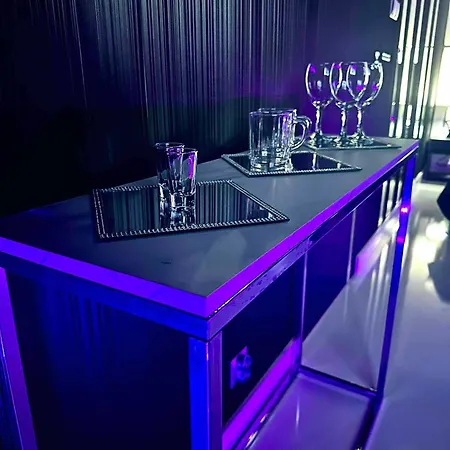 Black House B Jacuzzi Apartment *