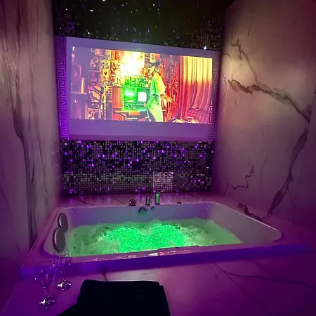 Apartment Black House B Jacuzzi