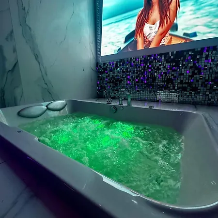 Apartment Black House B Jacuzzi Radom
