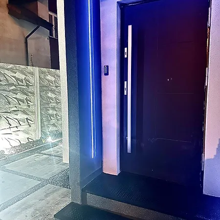 Black House B Jacuzzi Апартаменты