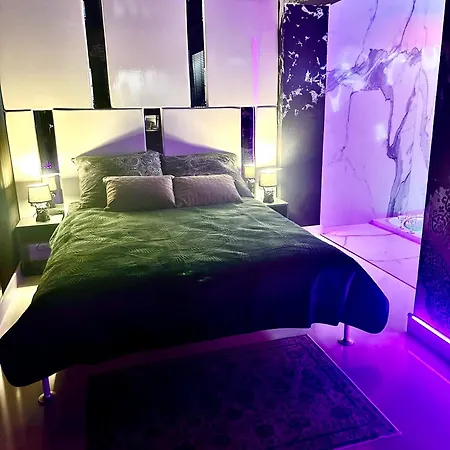 Апартаменты Black House B Jacuzzi Радом