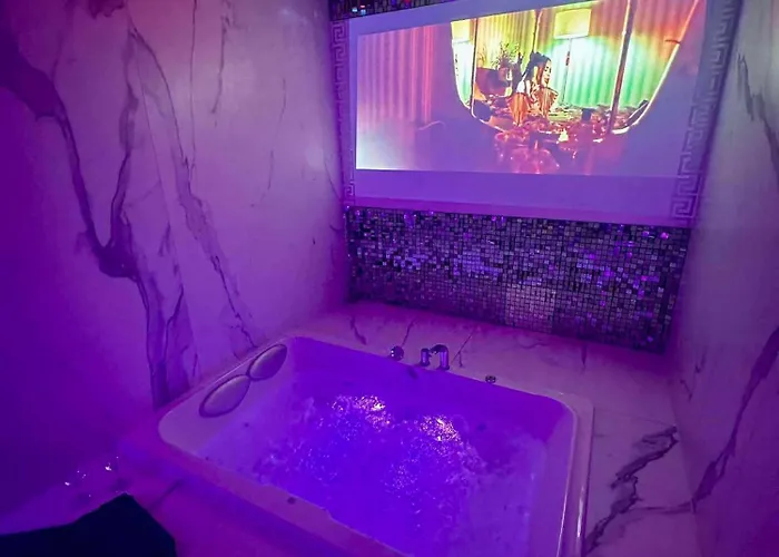 شقة Black House B Jacuzzi *