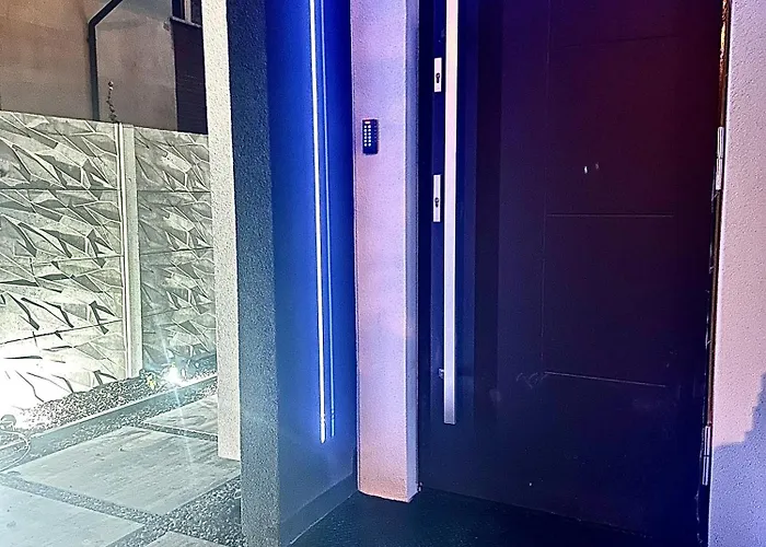 Black House B Jacuzzi شقة