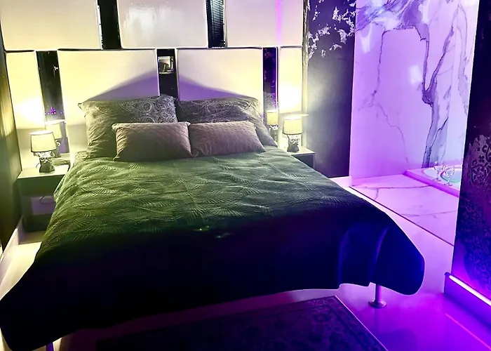 شقة Black House B Jacuzzi رادوم